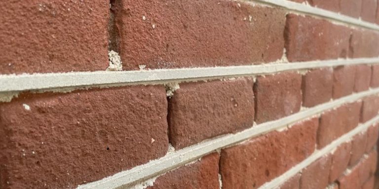 Laat je voegwerk repareren door Dak en Gevelonderhoud